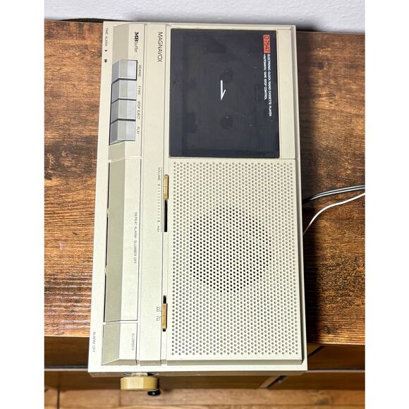 Vintage Magnavox D7547/47 Radio Cassette Alarm Clock/ Cassette- see description - Picture 9 of 9